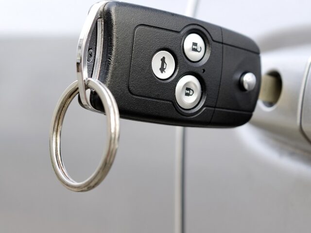 When Should You Call an Expert for Volvo Transponder Key Cutting and Fob Reprogramming?