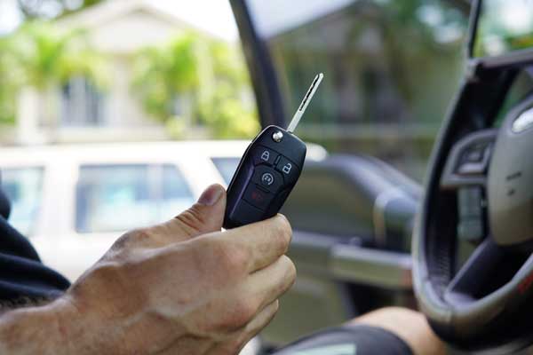 How Can a Car Locksmith Provide Fast and Secure Lost Car Key Replacement Without Towing?